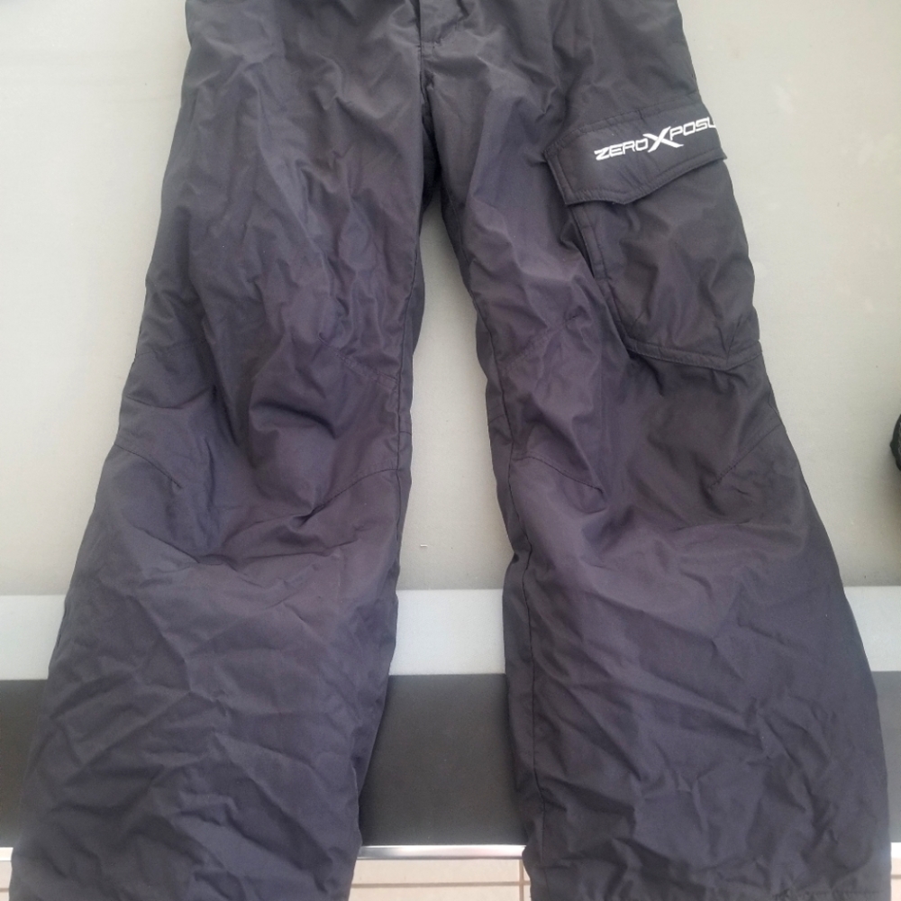Boys size S 8 snow pants never worn
